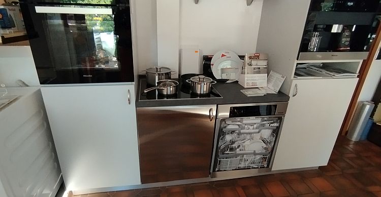moderne Miele Küchenzeile